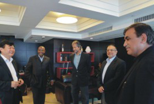 全塑軟管擠出制管機(jī),復(fù)合軟管制管機(jī),鋁塑復(fù)合制管機(jī),旋蓋機(jī),注肩機(jī),高速軟管注肩機(jī),全自動(dòng)注肩機(jī),鋁管灌裝封尾機(jī),鋁管灌裝封尾機(jī)廠家,灌裝封尾機(jī),化妝品灌裝封尾機(jī),灌裝封尾機(jī)廠家,全自動(dòng)灌裝封尾機(jī),軟管灌裝封尾機(jī),牙膏灌裝封尾機(jī),真空均質(zhì)乳化機(jī),真空制膏機(jī)